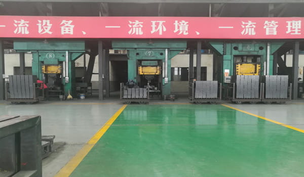 伺服电动螺旋压力机所在车间一角